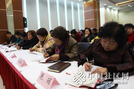 王波:认真领会十八大精神 建设美丽社区-百步亭