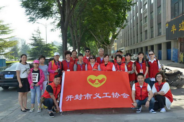 参加活动的义工们.jpg